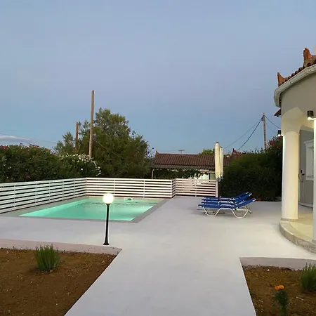 Meredith Zakynthos 롯지 킵셀리